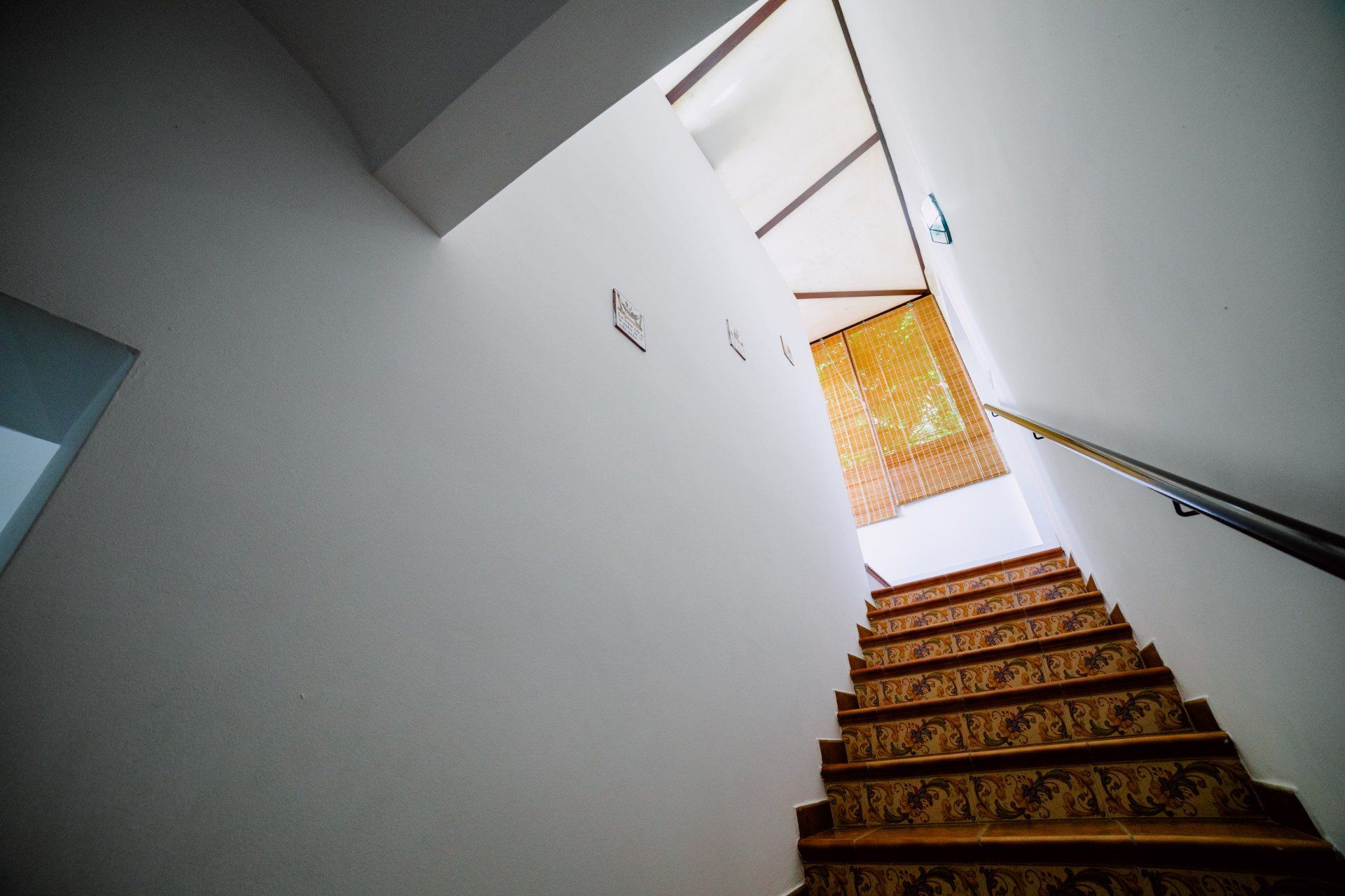 Vista de la escalera de la