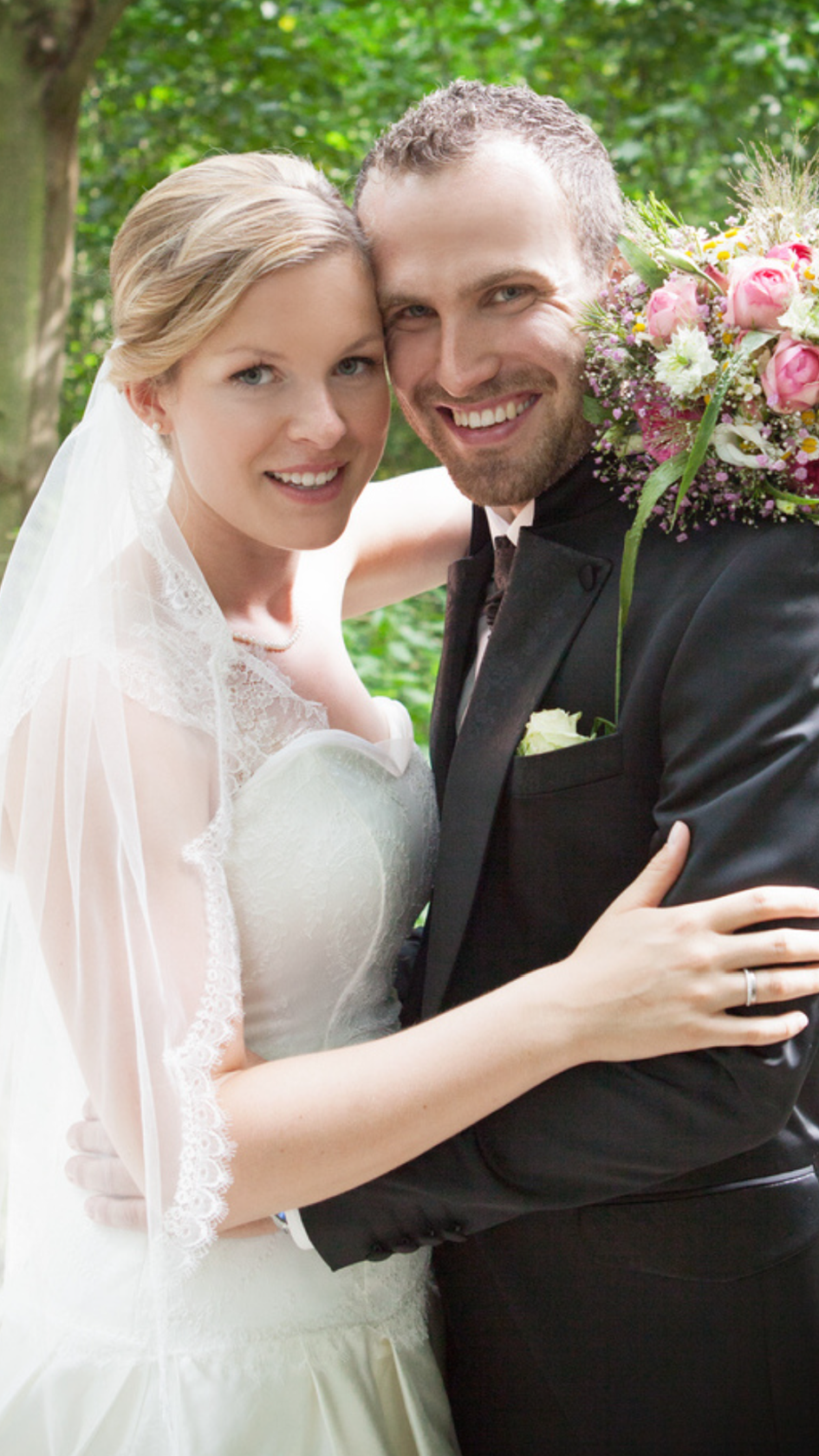 Brautkleider, Hochzeitskleider, Ob Brautkleid, Abendrobe oder festliches Kleid für den Abiball – jedes Design wird mit Liebe, Präzision und einem feinen Gespür für Stil gefertigt.