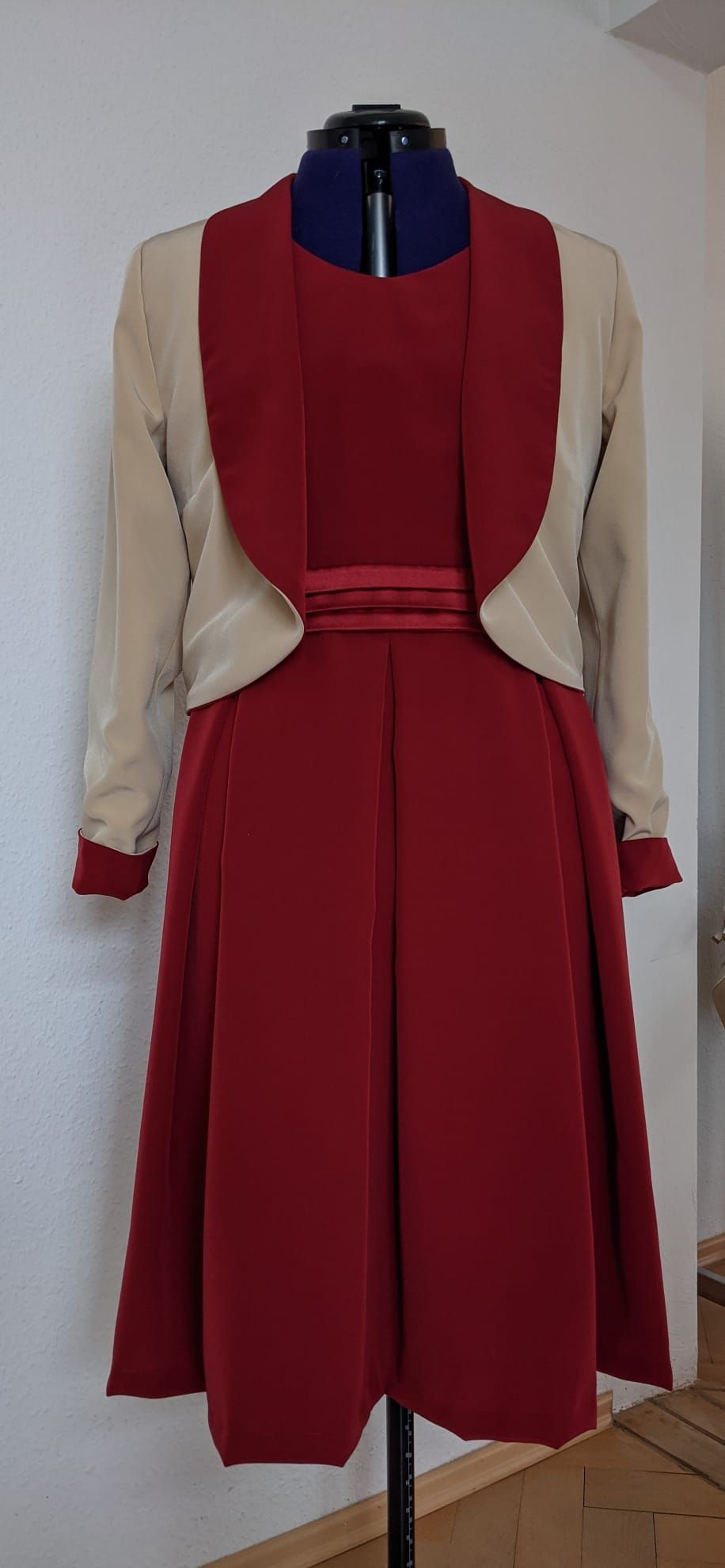 Abendkleider, Cocktailkleider, Partykleider,
Festliche Abendmode für den Abiball