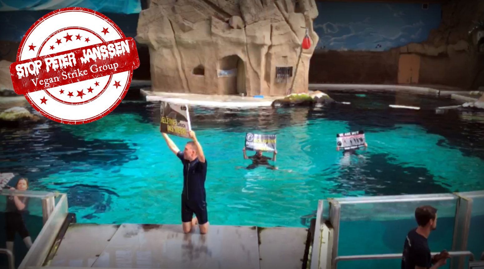 Save the Ocean, Jörn Kriebel, Delfinarium, Demo, Banner, Orca, Aktivisten, Empty The Tanks, Wale Gefangenschaft, Blackfish, Zoo, Tierschutz, Duisburg Delfinarium,