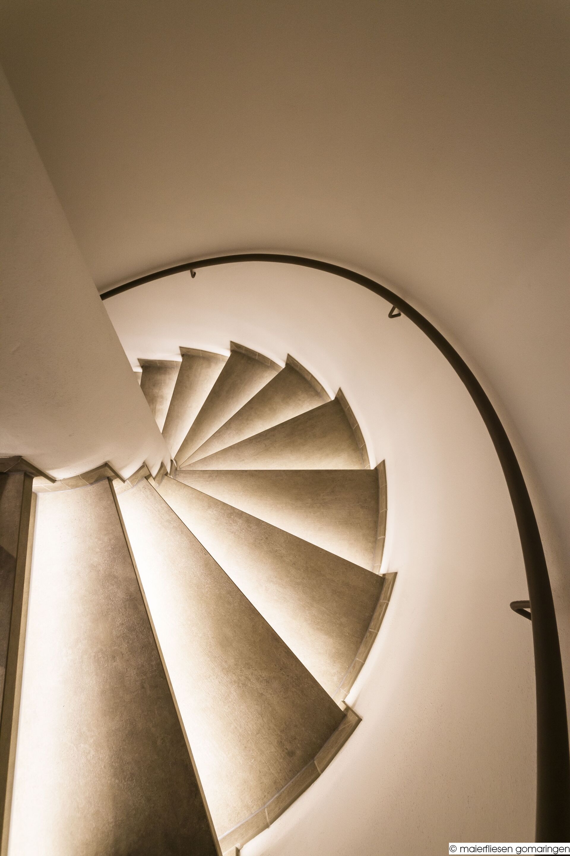 Geschwungene Lichtspiele