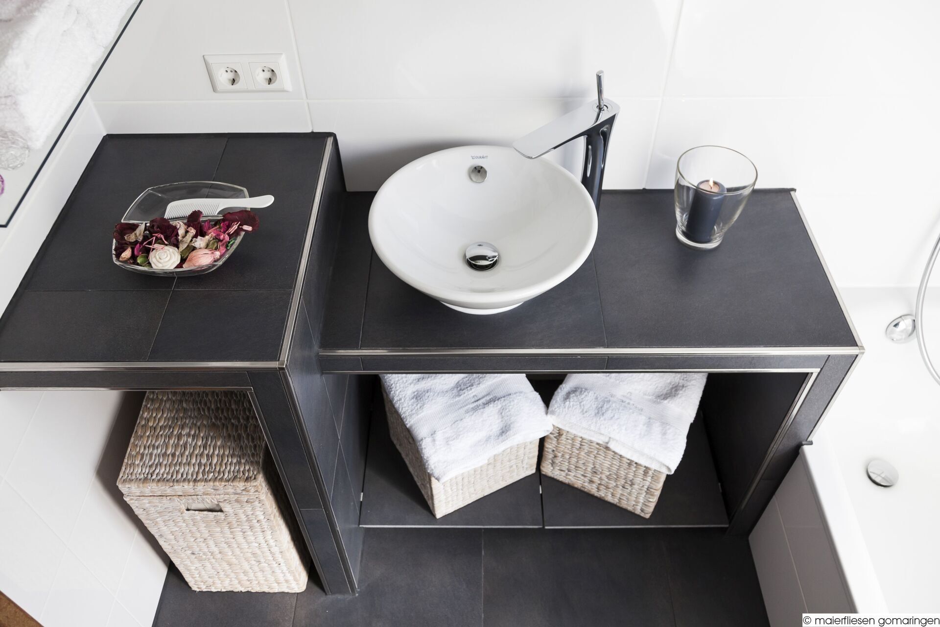 Organisches Element in klarem Design