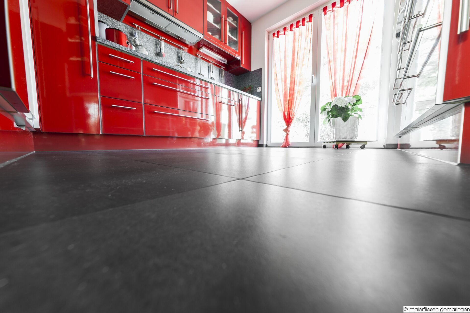 Kochvergnügen in rot und anthrazit