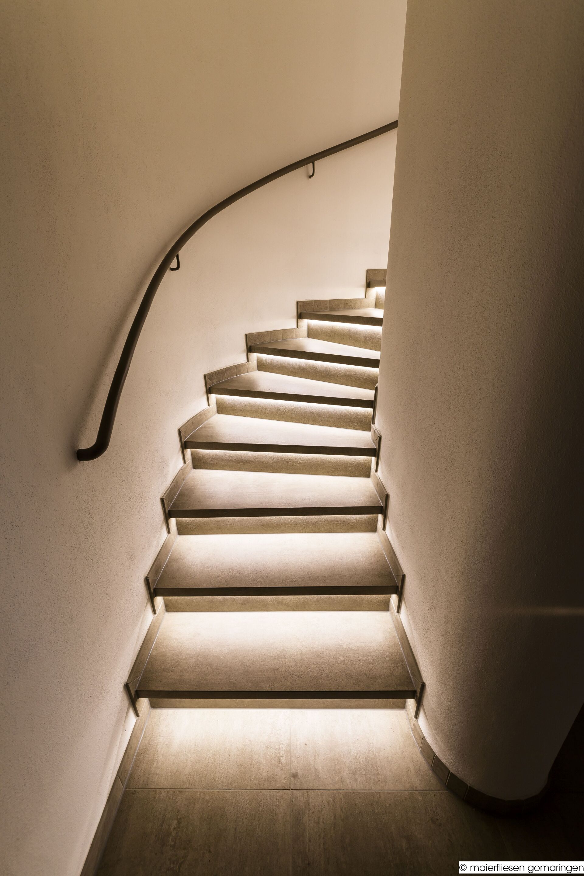 Geschwungene Lichtspiele