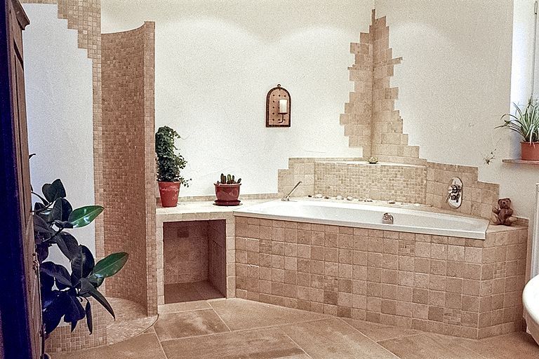 Badkultur mit Antikmarmor