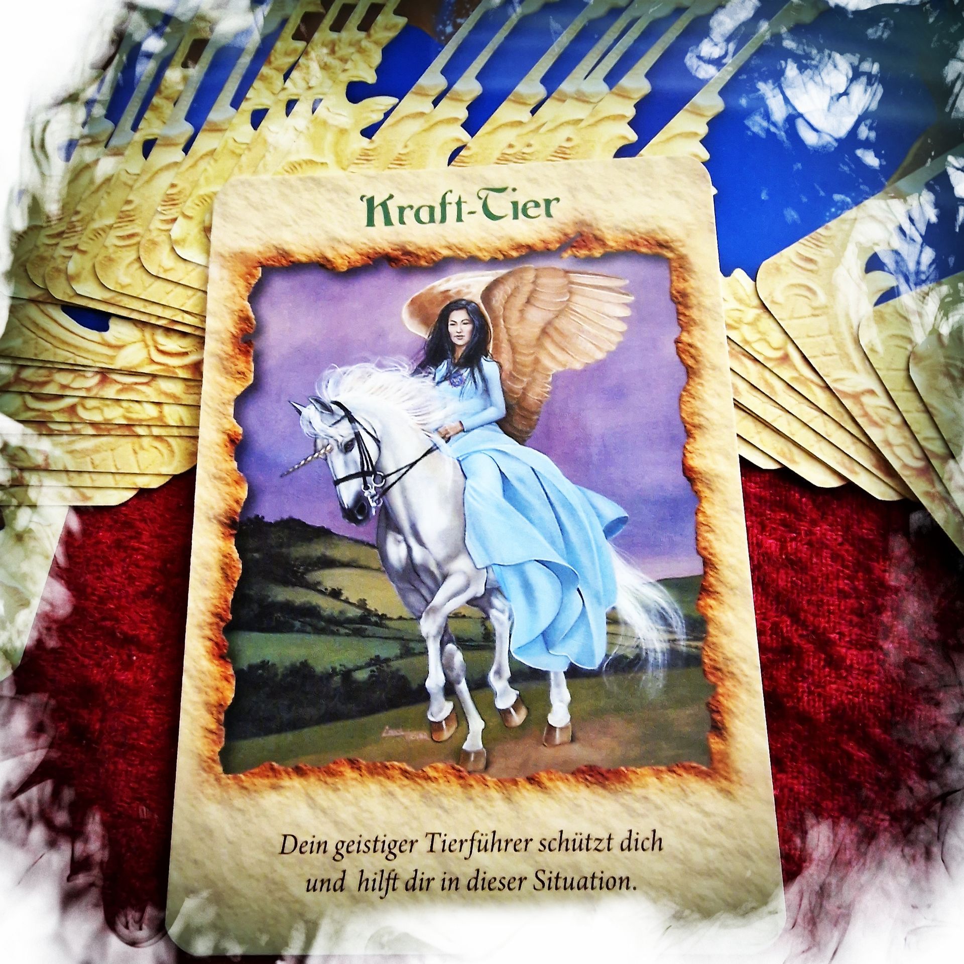 Ein Engel auf einem Krafttier