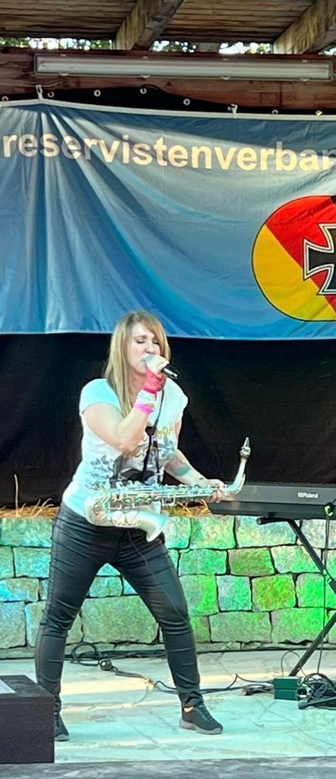 Katharina Haase auf einem Live-Event als Singer-Songwriterin