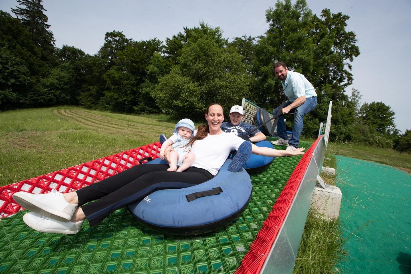 Familie Lacey - Zirkus Krone - Skitrax World