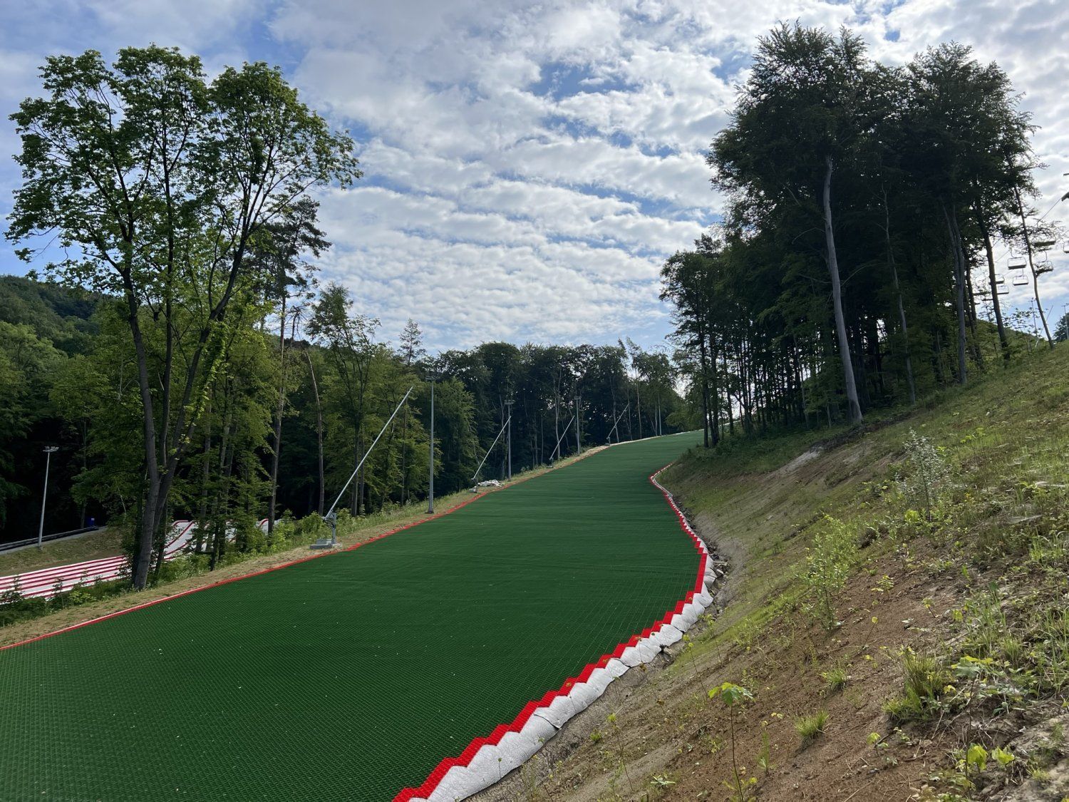 Hocheck, Microabraison, Dry slope skiing, Technologie, recycling mats - skitrax world