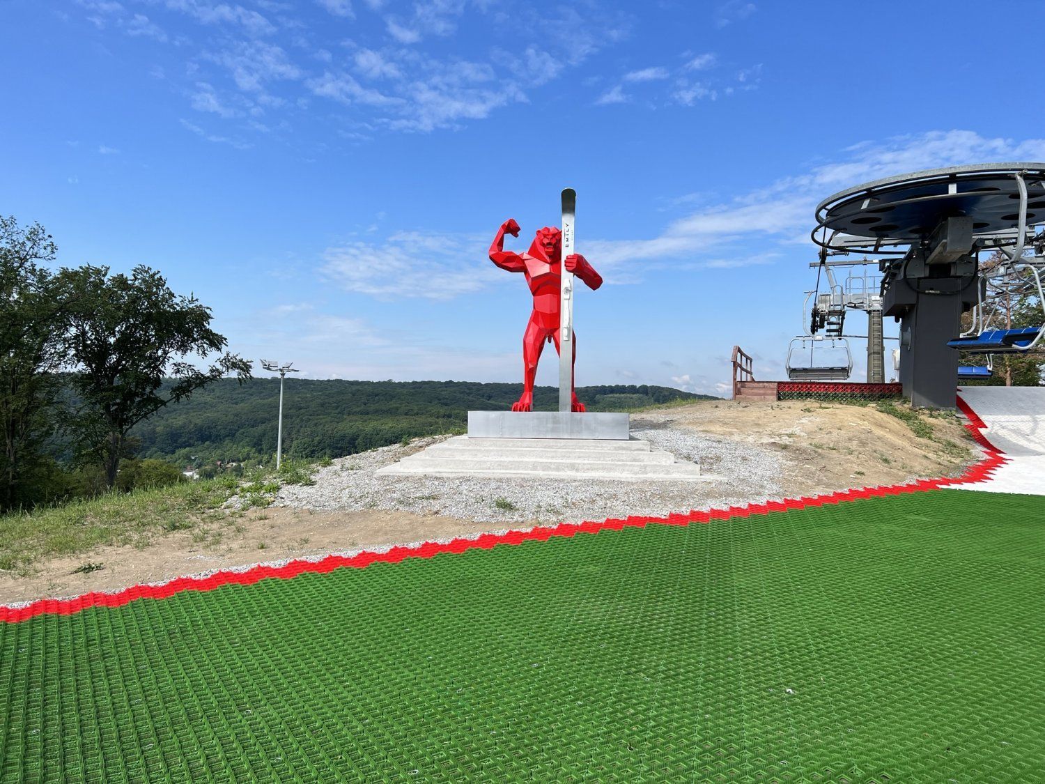 Emily, alpine dry ski resort, slopetrax - skitrax world