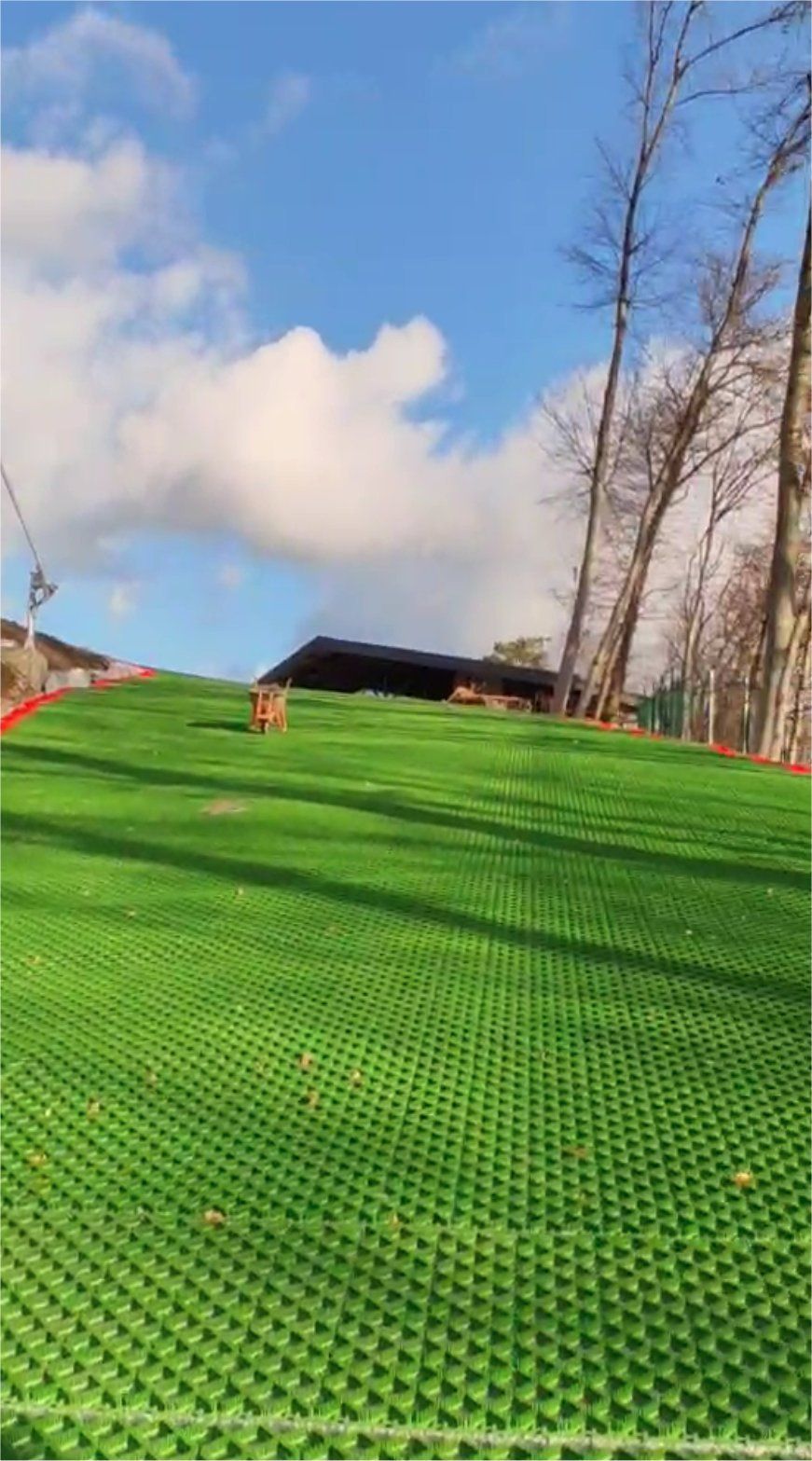 Vynnyky, alpine dry slope area, tubing tracks - 19.000m2 - skitrax world