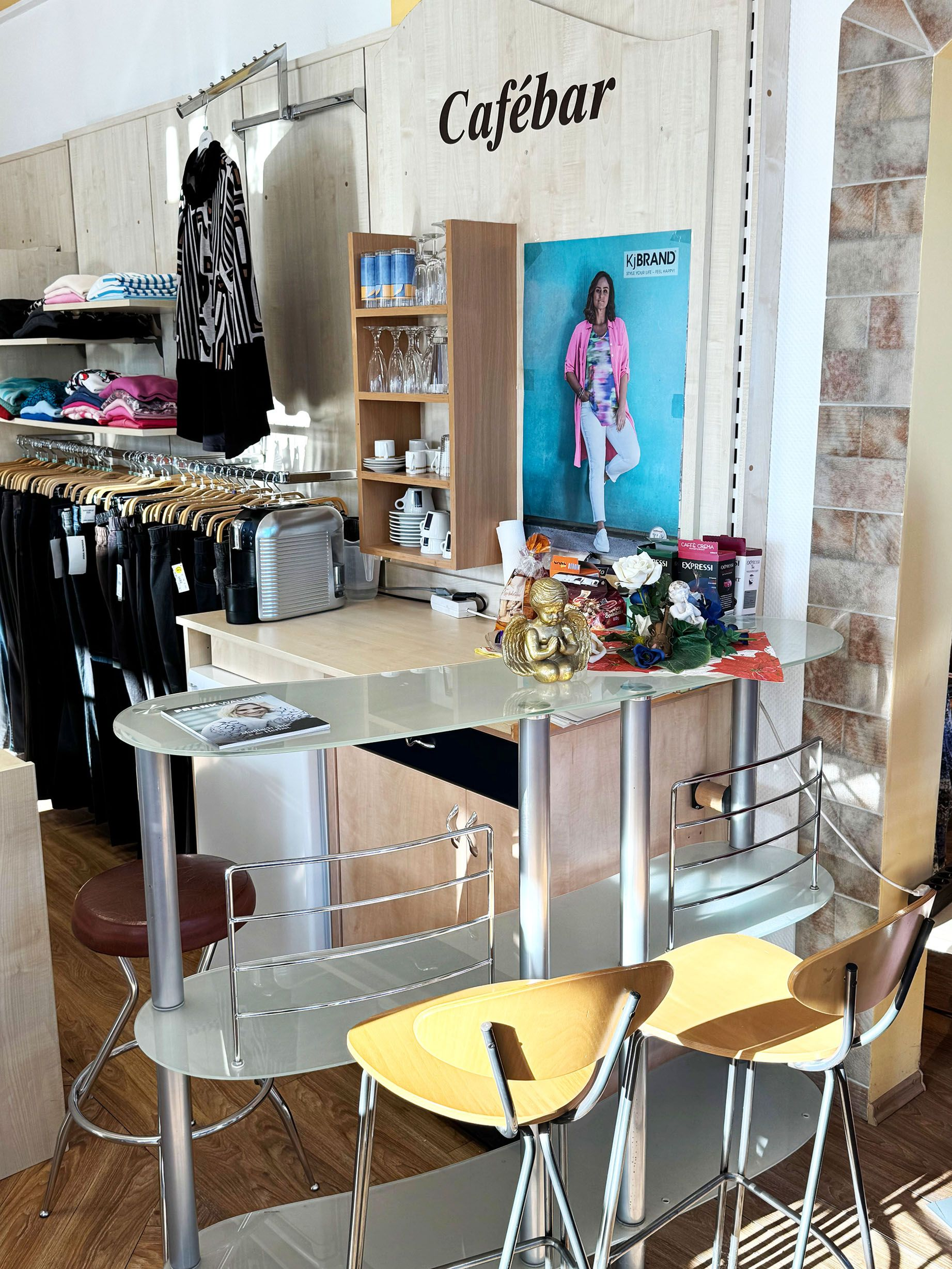 Kaffee und Erfrischungen im Modecafé Stegmann