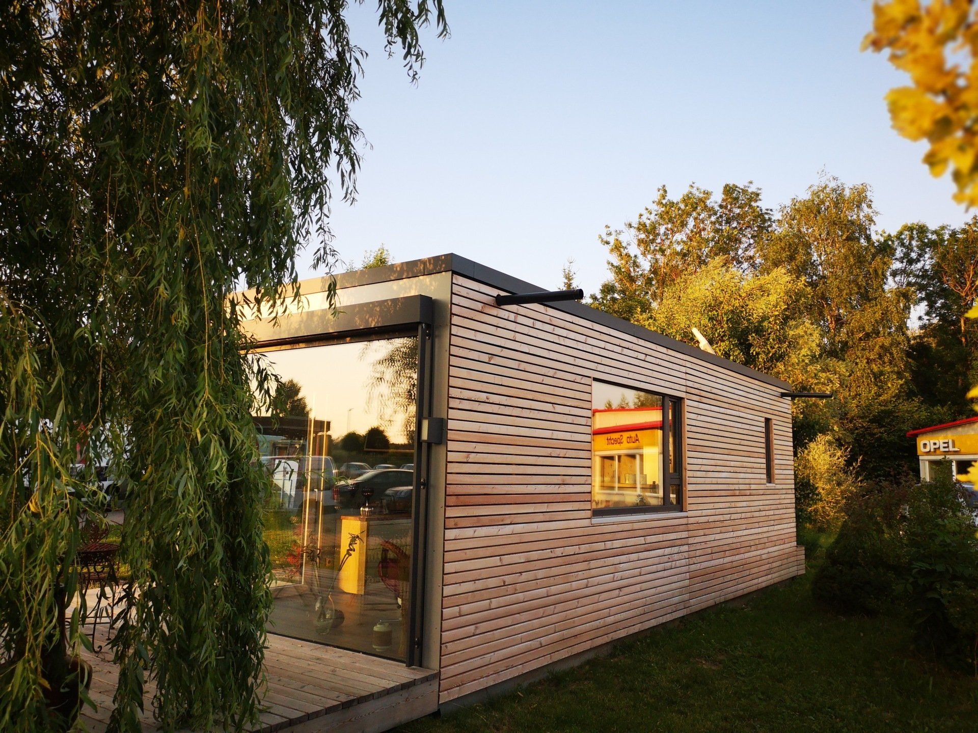 Die Rückseite des QUBEs mit Ableitung des Regenwassers.