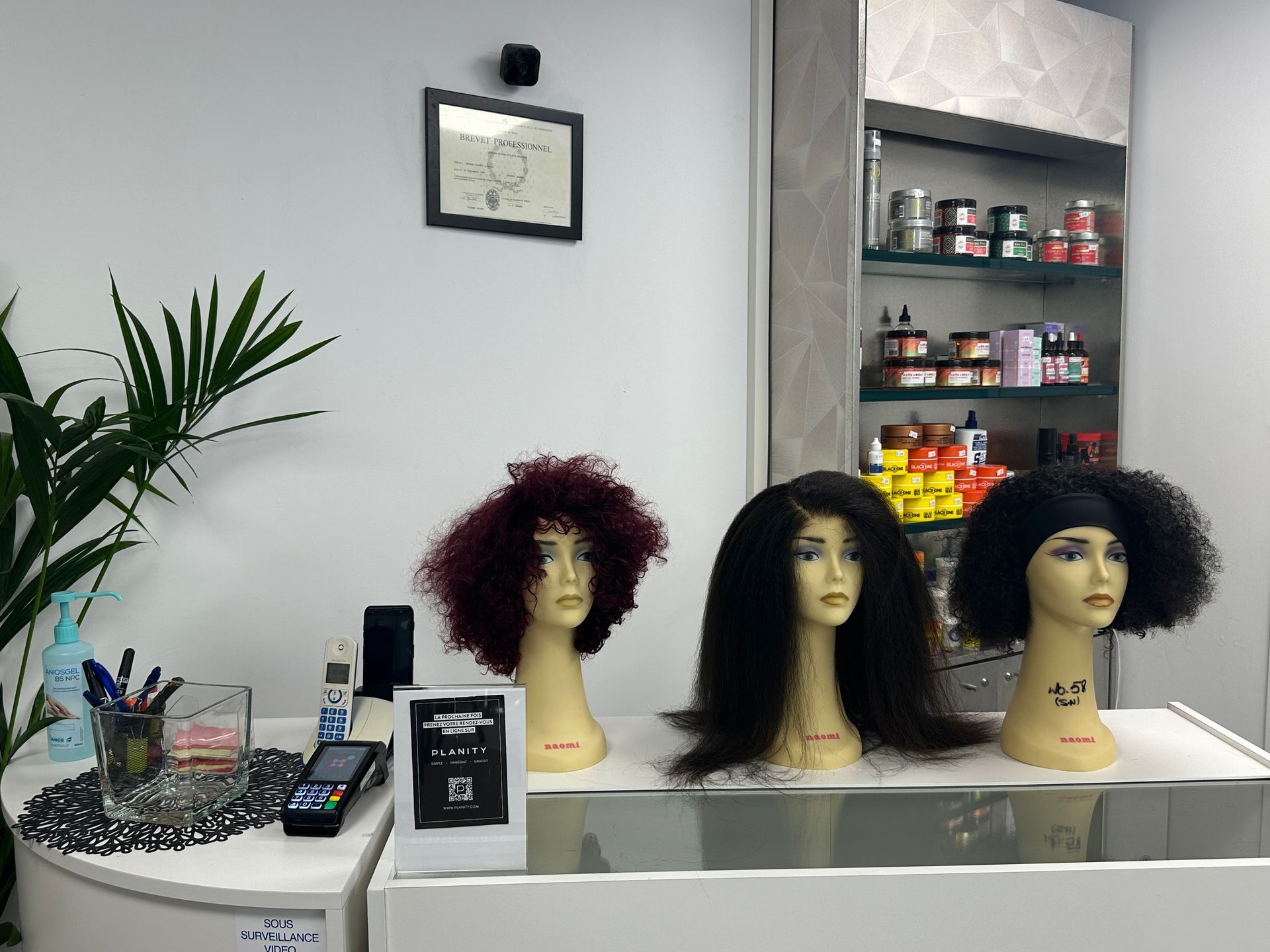 Loretta coiffure, salon de coiffure afro, coiffeur et coiffeuse pierrefitte sur seine à saint-denis, perruque, soin cheveux