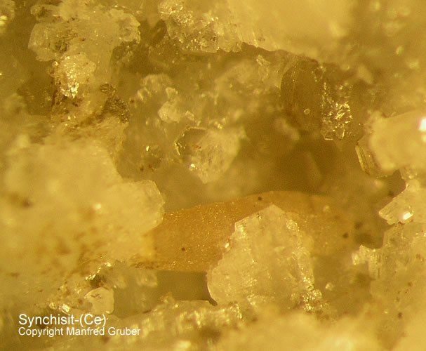Mineralien Österreich Hopffeldboden Synchysit-(Ce)