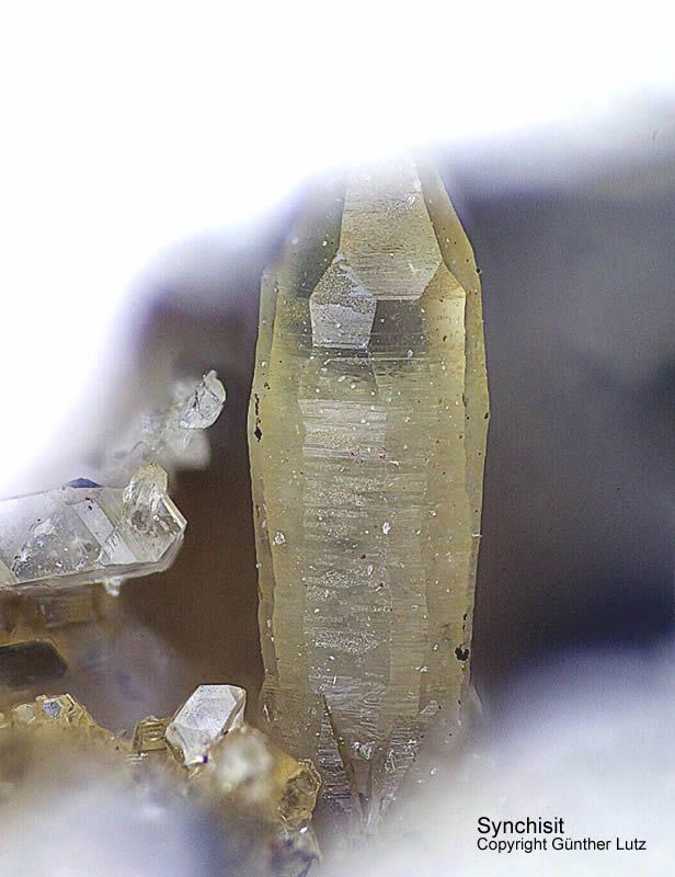 Mineralien Österreich Hopffeldboden Synchysit-(Ce)