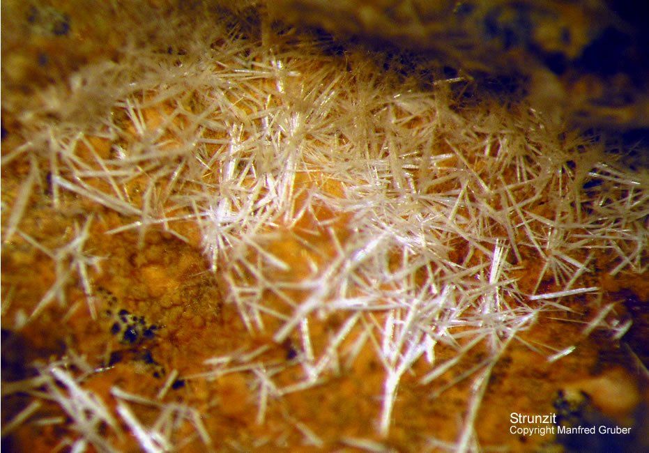 Sauerland Mineralien Arnsberg A46 Strunzit