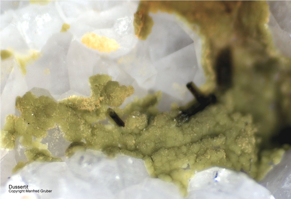 Grube Clara Mineralien Dussertit Schwarzwald