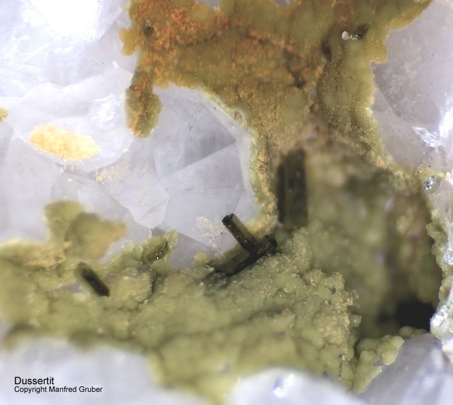Grube Clara Mineralien Dussertit Schwarzwald