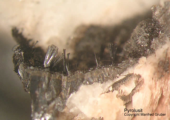 Grube Clara Mineralien Pyrolusit Schwarzwald Hausach