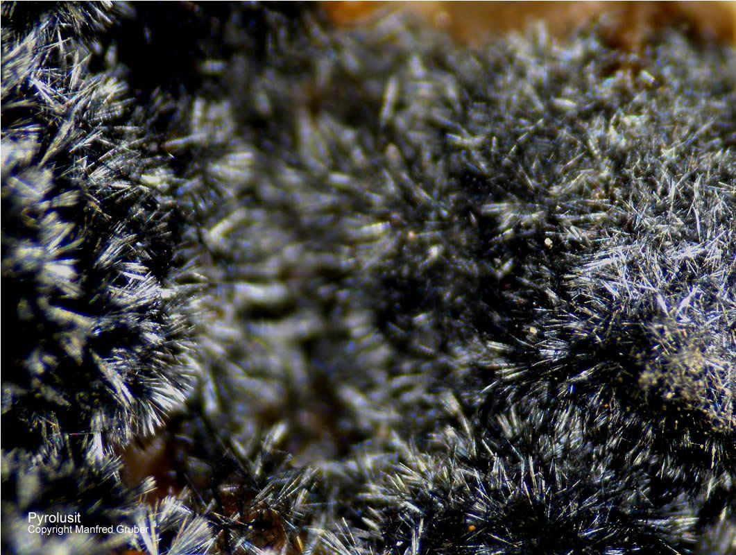 Grube Clara Mineralien Pyrolusit Schwarzwald Hausach