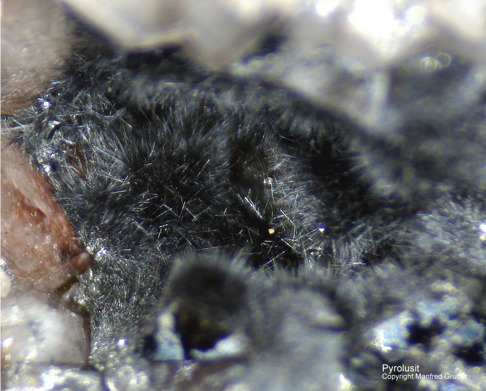 Grube Clara Mineralien Pyrolusit Schwarzwald Hausach