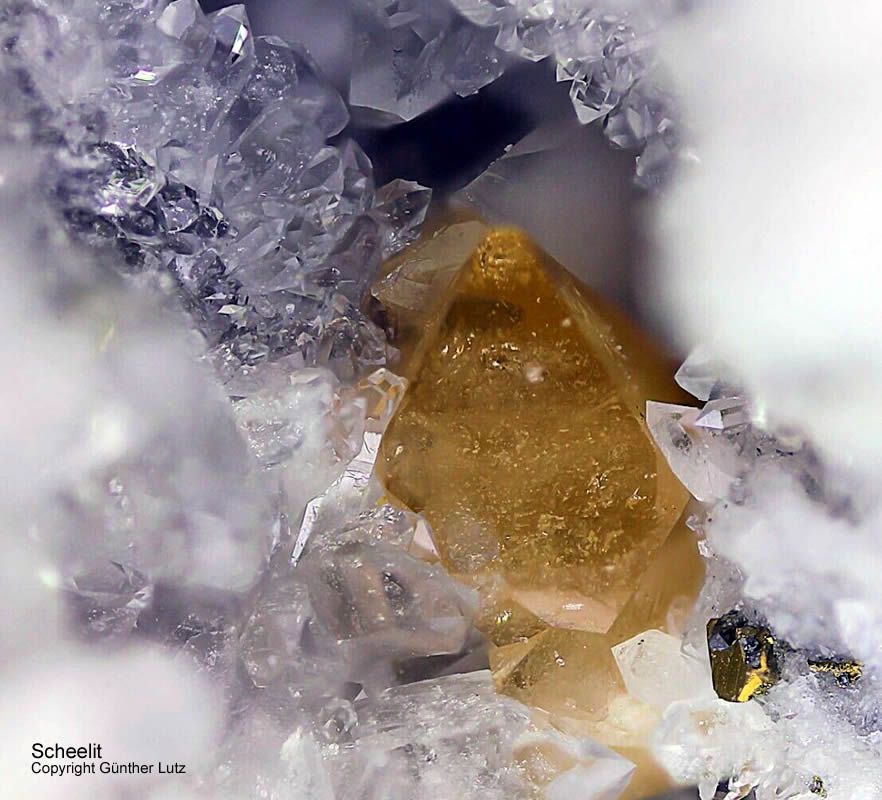 Grube Clara Mineralien Scheelit Schwarzwald Hausach