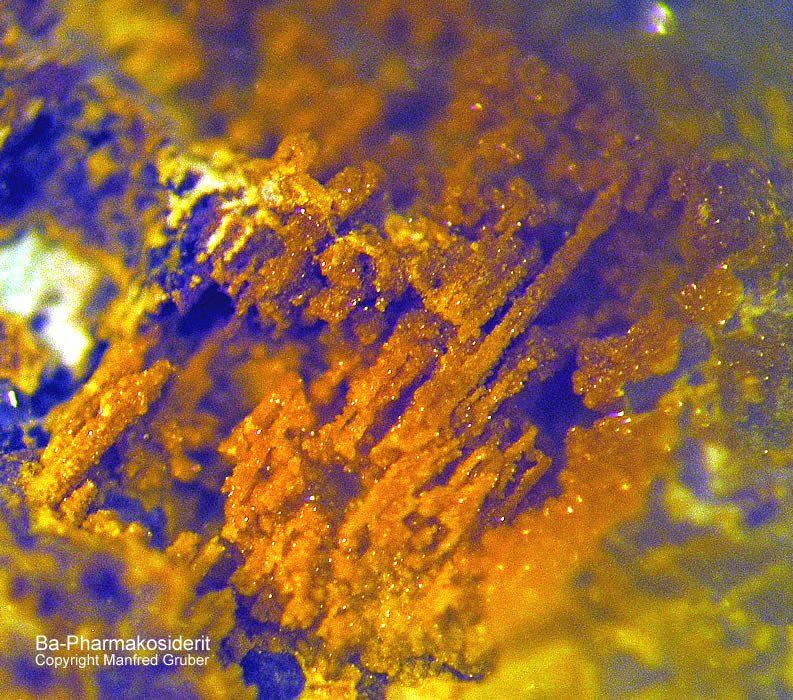 Mineralien Schwarzwald Neubulach Pharmakosiderit (Ba)