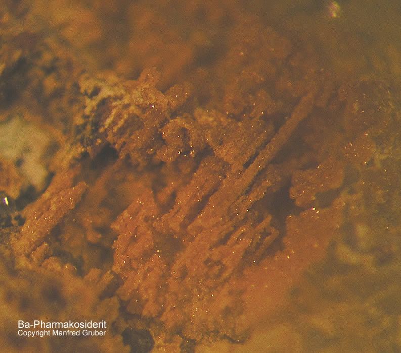 Mineralien Schwarzwald Neubulach Pharmakosiderit (Ba)