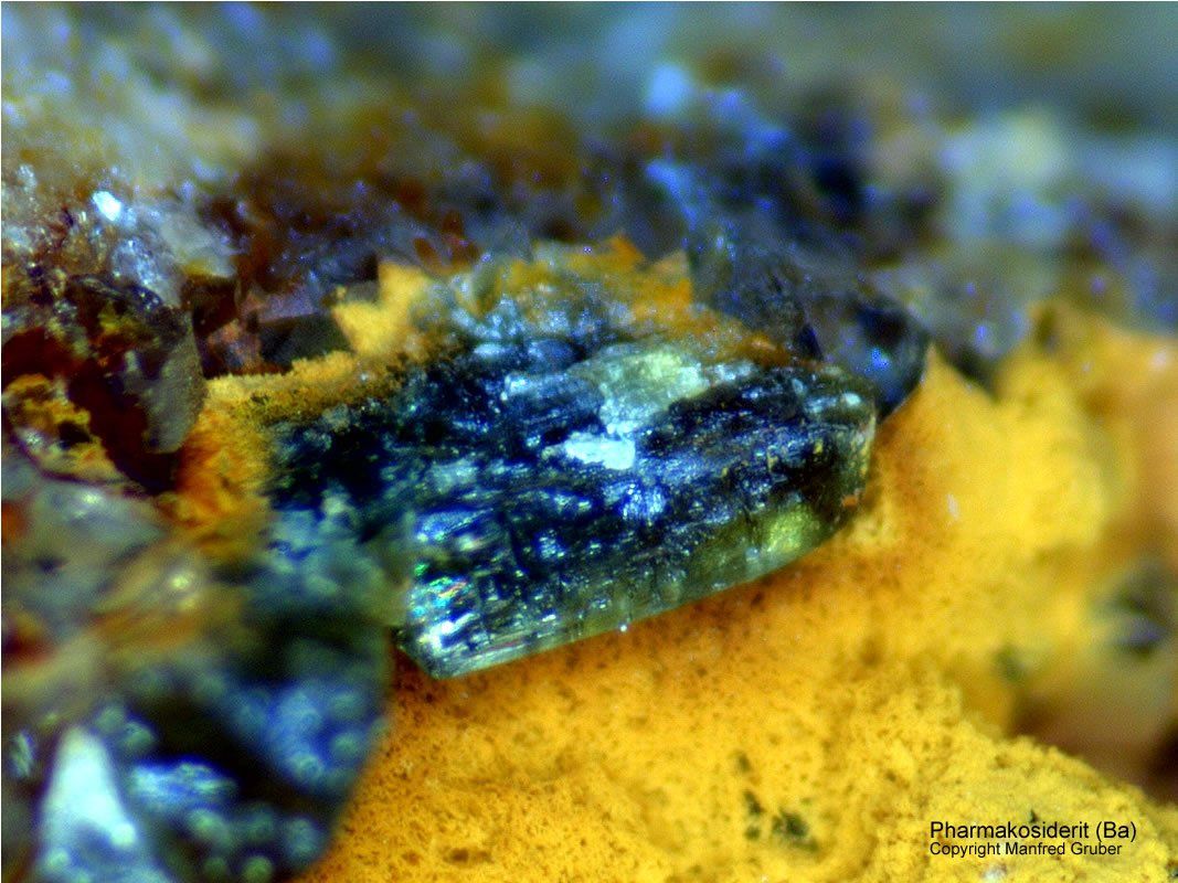 Mineralien Schwarzwald Silberbrünnle Haigerachtal Pharmakosiderit (Ba)