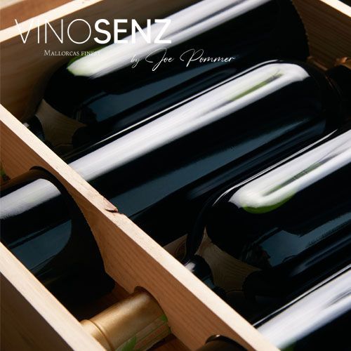 Rotweinflaschen in einer ansprechenden Geschenkbox