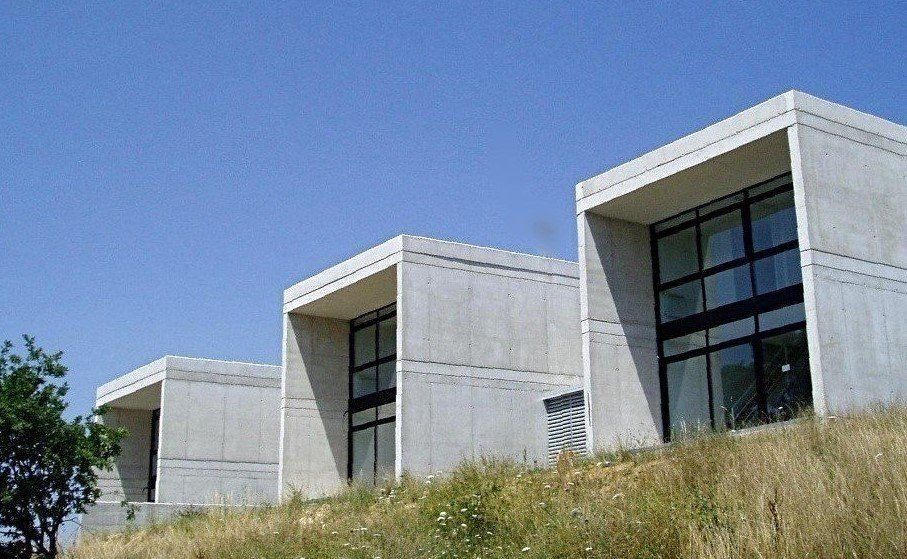 ARQUITECTURA MODERNA PERSONALIZADA. Somos arquitectos y construtores. Hacemos reformas y obra nueva. Con sede en Madrid y Cantabriacasas de hormigon