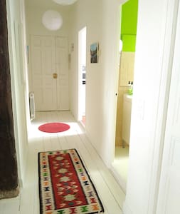 ARQUITECTURA MODERNA PERSONALIZADA. Somos arquitectos y construtores. Hacemos reformas y obra nueva. Con sede en Madrid y Cantabria