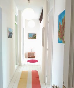 ARQUITECTURA MODERNA PERSONALIZADA. Somos arquitectos y construtores. Hacemos reformas y obra nueva. Con sede en Madrid y Cantabria