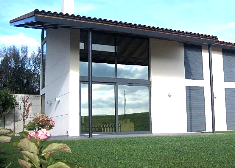 ARQUITECTURA MODERNA PERSONALIZADA. Somos arquitectos y construtores. Hacemos reformas y obra nueva. Con sede en Madrid y Cantabria