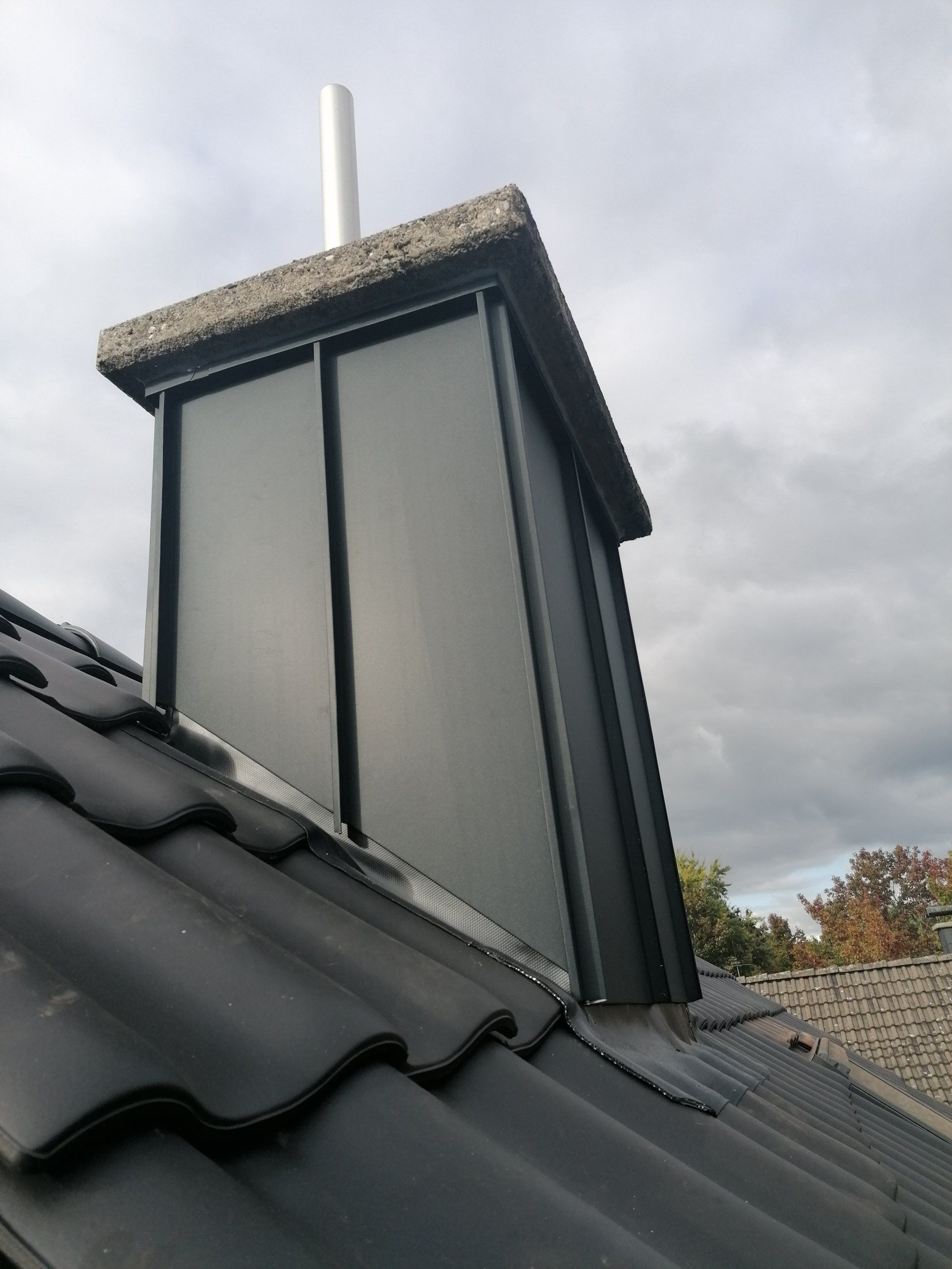 Kamin Tonziegel Stehfalz Prefa Antharzit Kaminkopf Braas 9V Wakaflex Schwarz Matt Wolken