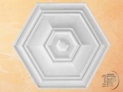 hexagonale Stuckrosette in klassischem Stil mit klaren Linien