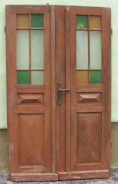 zweiflügelige Haustür mit farbigen Glaseinsätzen, unrestauriert, um 1920