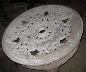 altes rundes Giebel-Schmuckelement