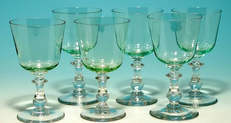 6 Weingläser aus grünem Uranglas um 1900