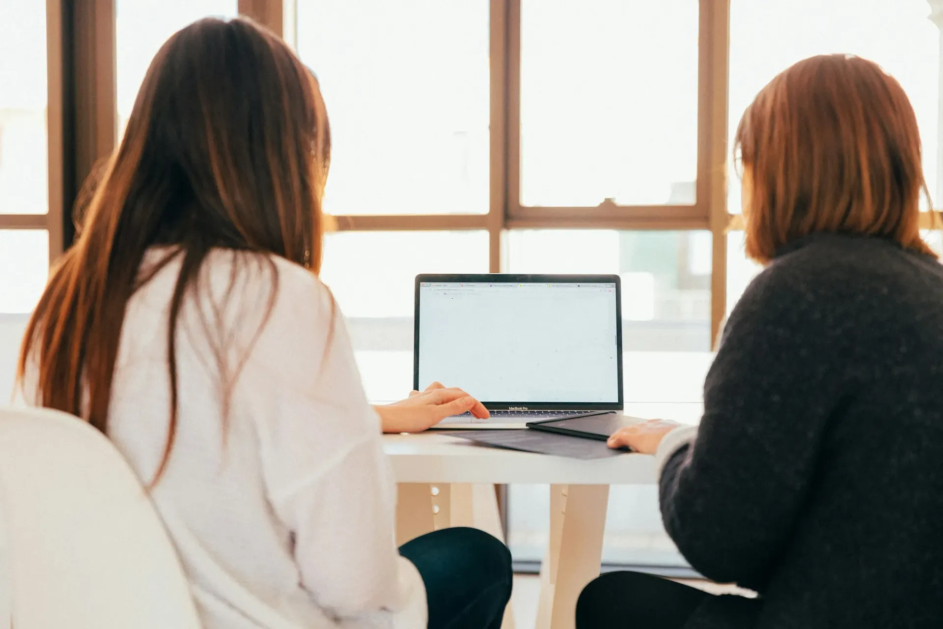 Photo by KOBU Agency (Unsplash) Asesoría y consultoría radón