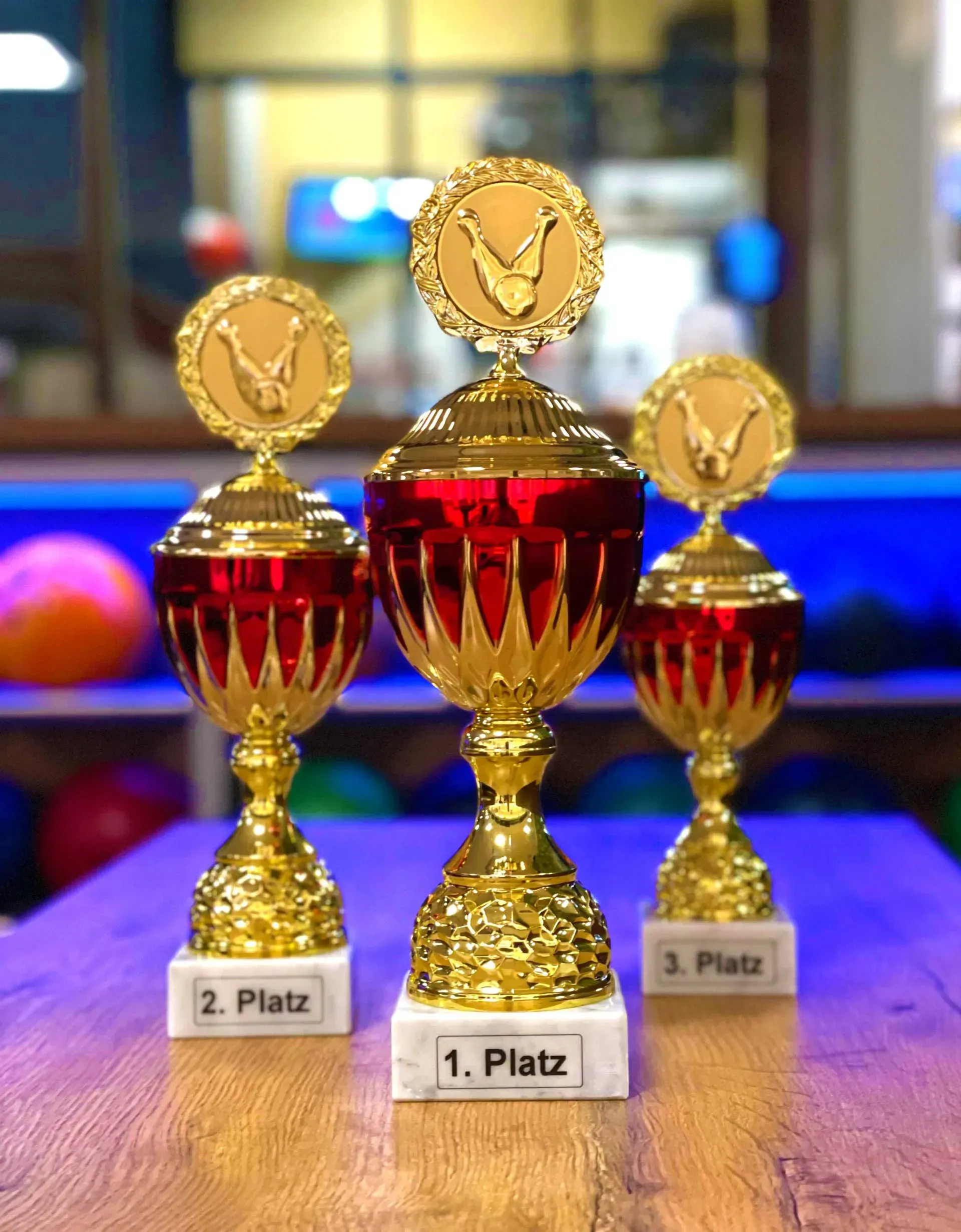 Bild Pokale 1., 2., 3. Platz für unser Firmenbowling, das jeweils 1 mal pro Monat stattfindet