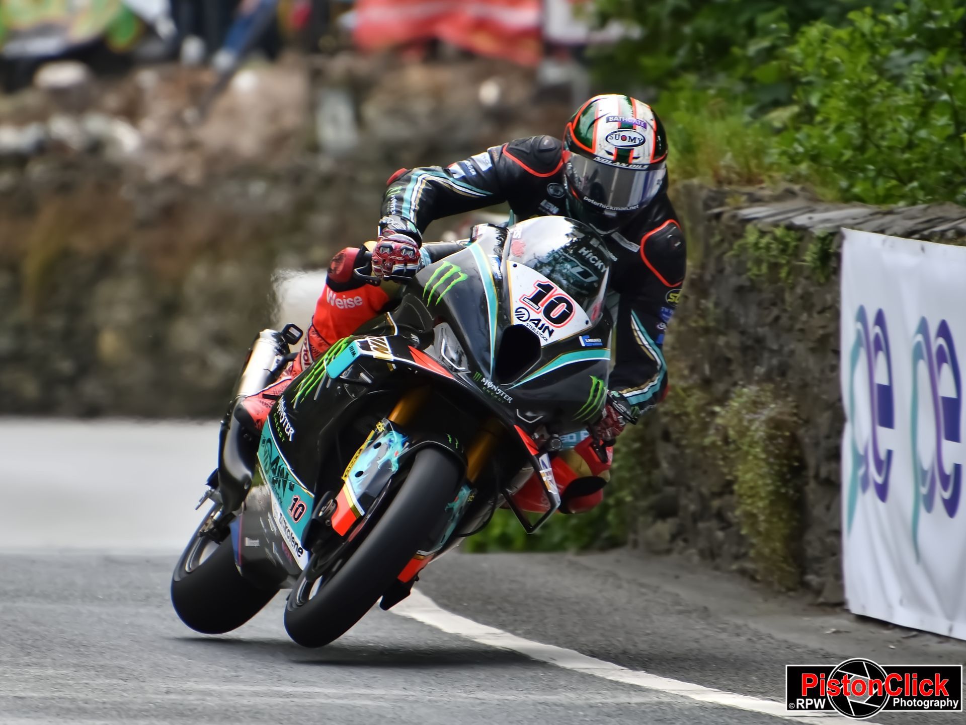 Peter Hickman at the IoM TT 2024 in the first Superbike race that he won.