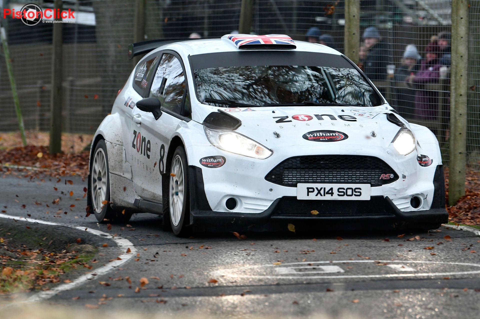 Rallying round the mountain at Cadwell Park
