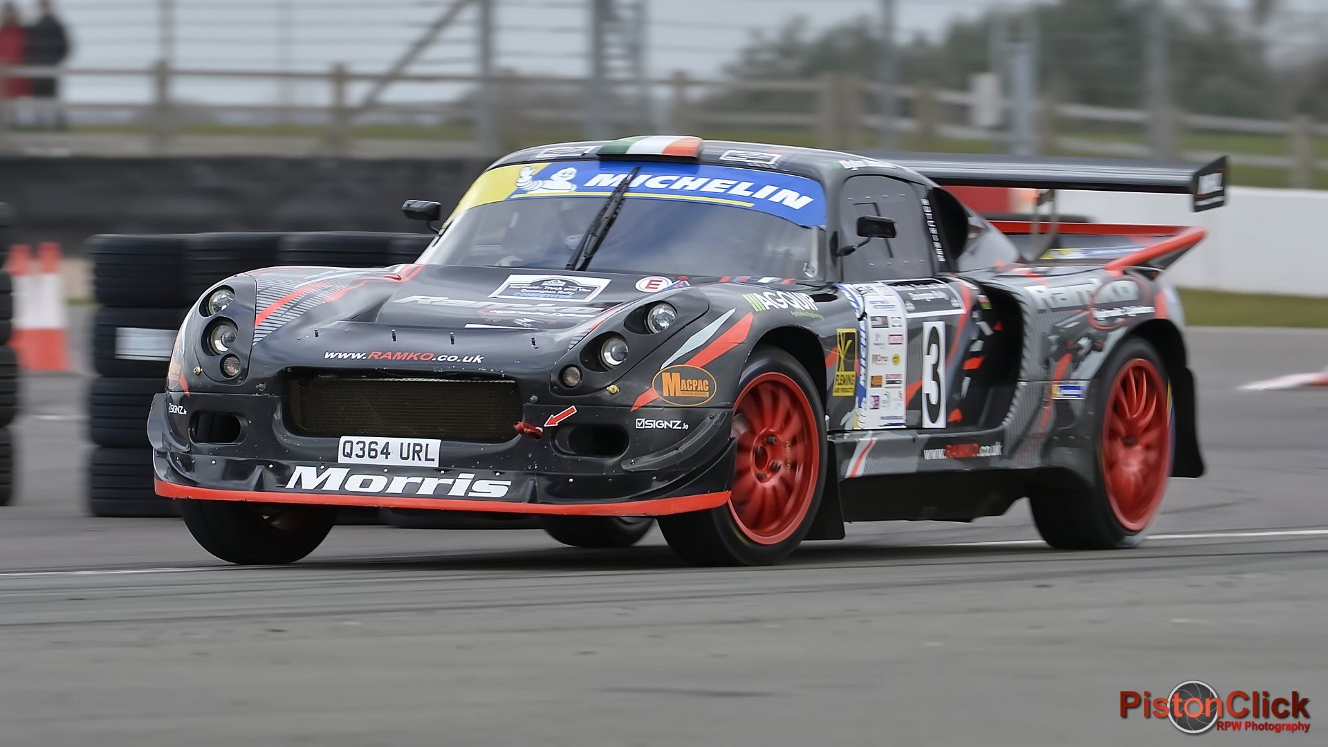 arry Morris and Tom Hutchings in the great looking Darrian