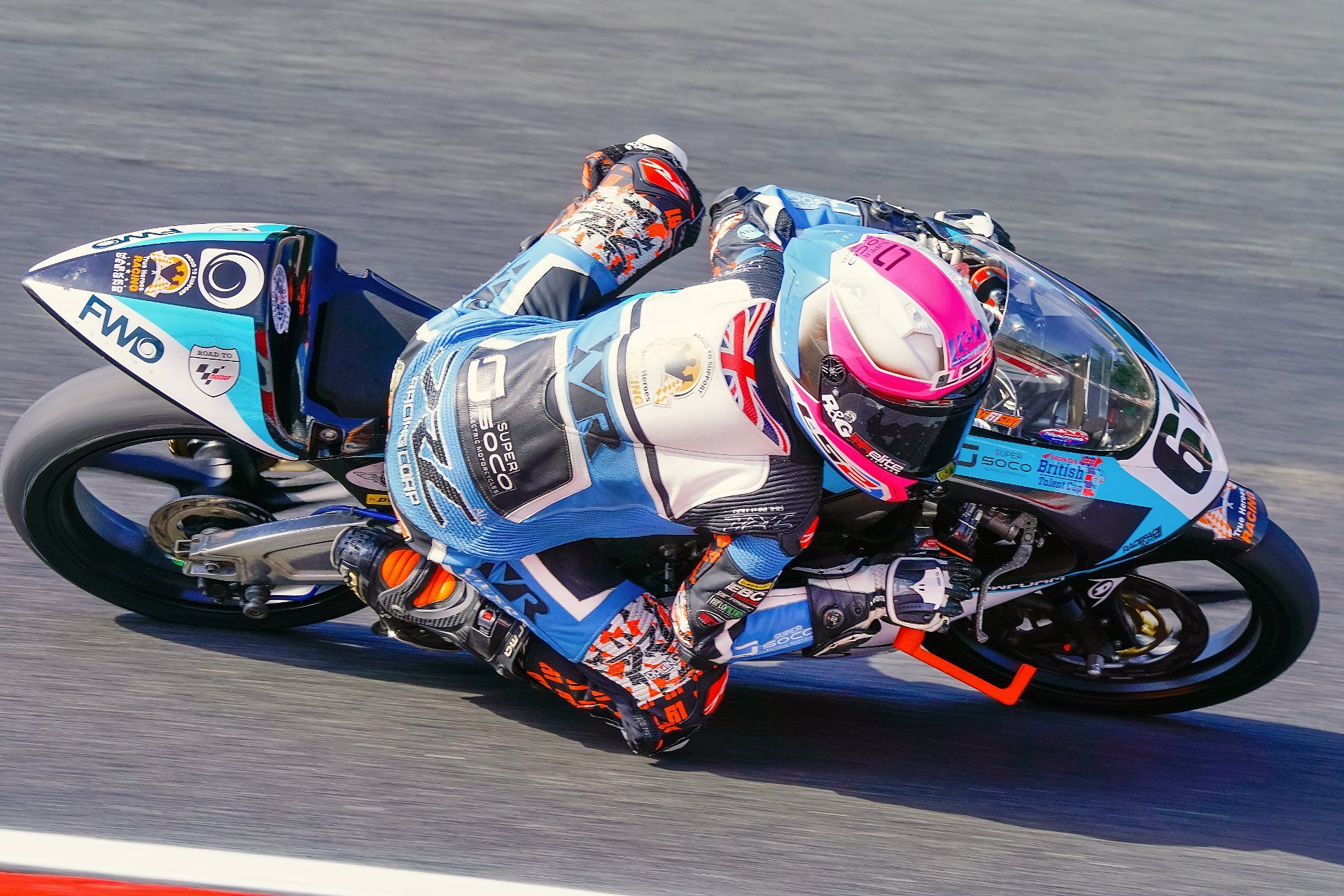 Harrison Mackay riding in the Honda British Talent Cup