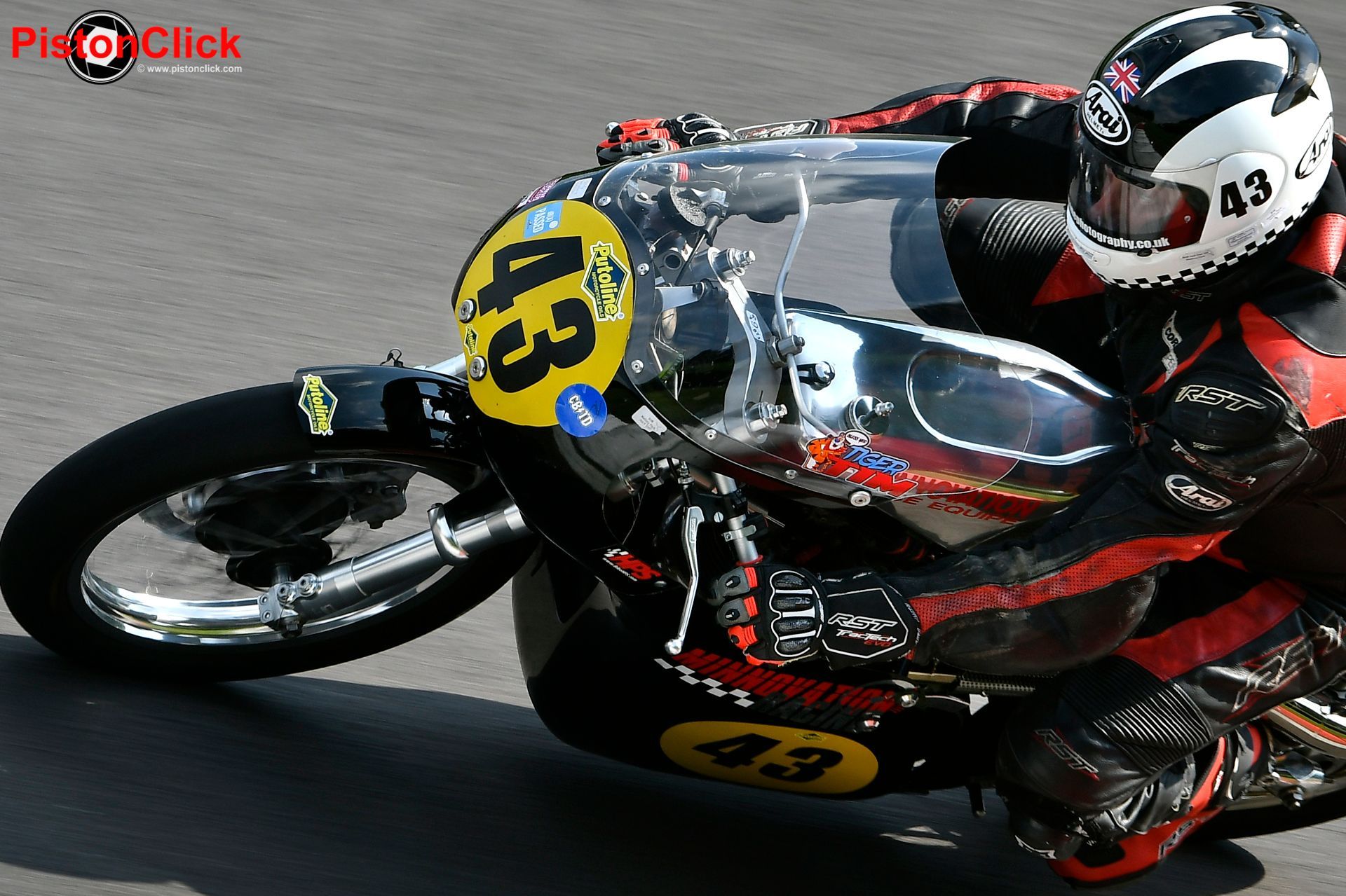 Cadwell Moto photographing the Classic Bike Track Days