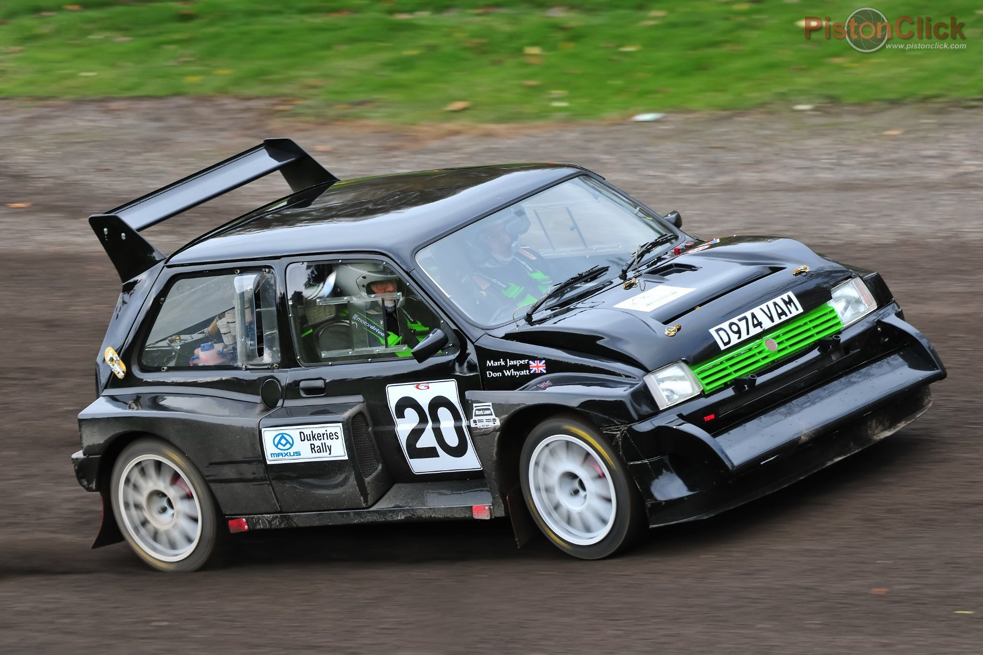 Metro 6R4 rally car