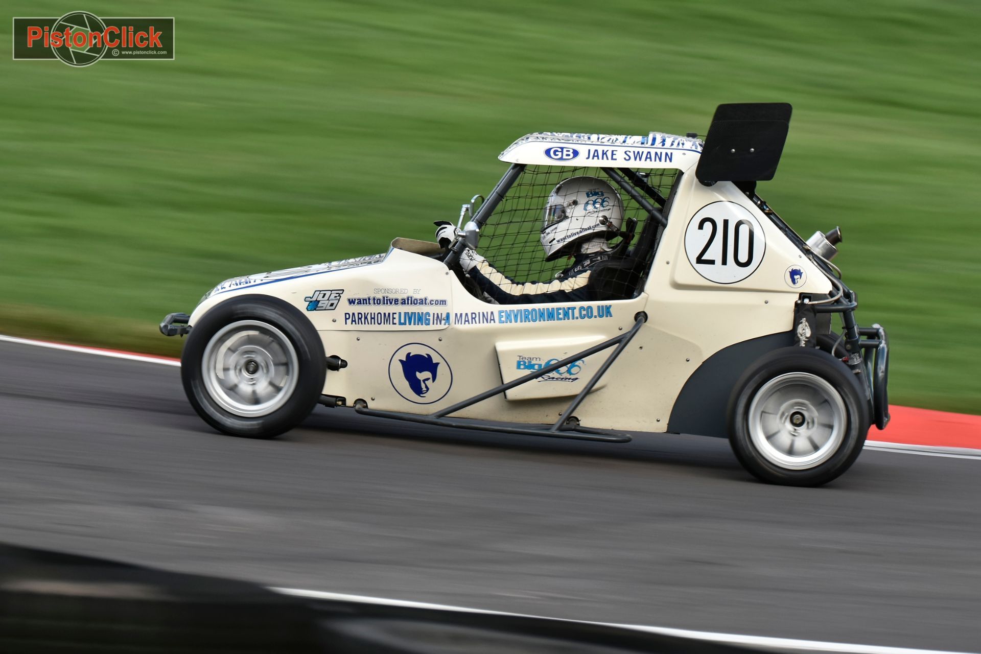 Superlight car racing at Cadwell Park