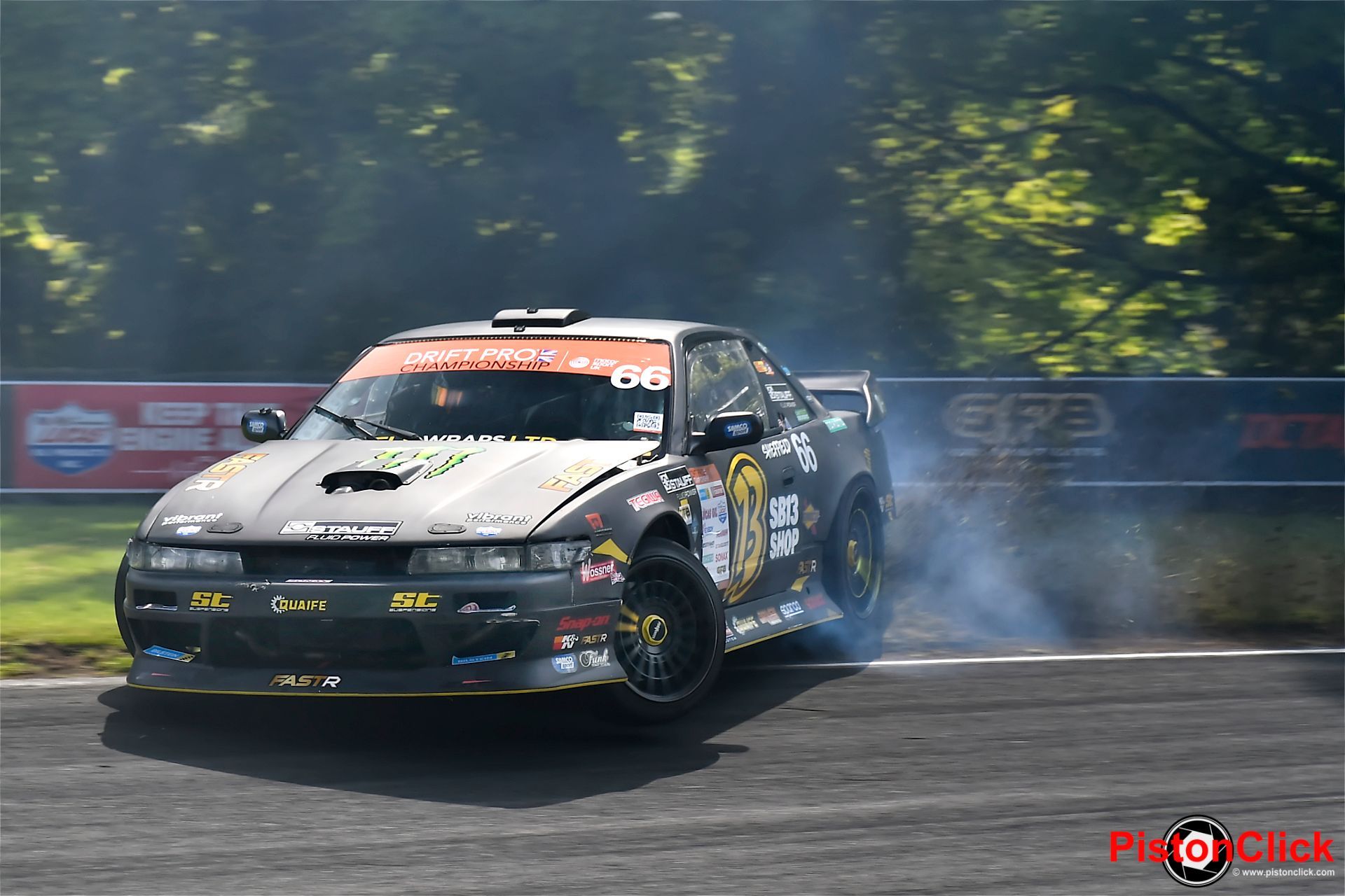 Drifting at Modified Live Cadwell Park